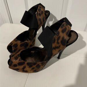 Vera Wang Leopard Heels Size 8.5! Super comfy!